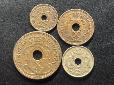 邮泉阁限时拍卖第四十二场（硬币在国外。请付邮费6元。） - 丹麦克里斯蒂安十世国王4枚