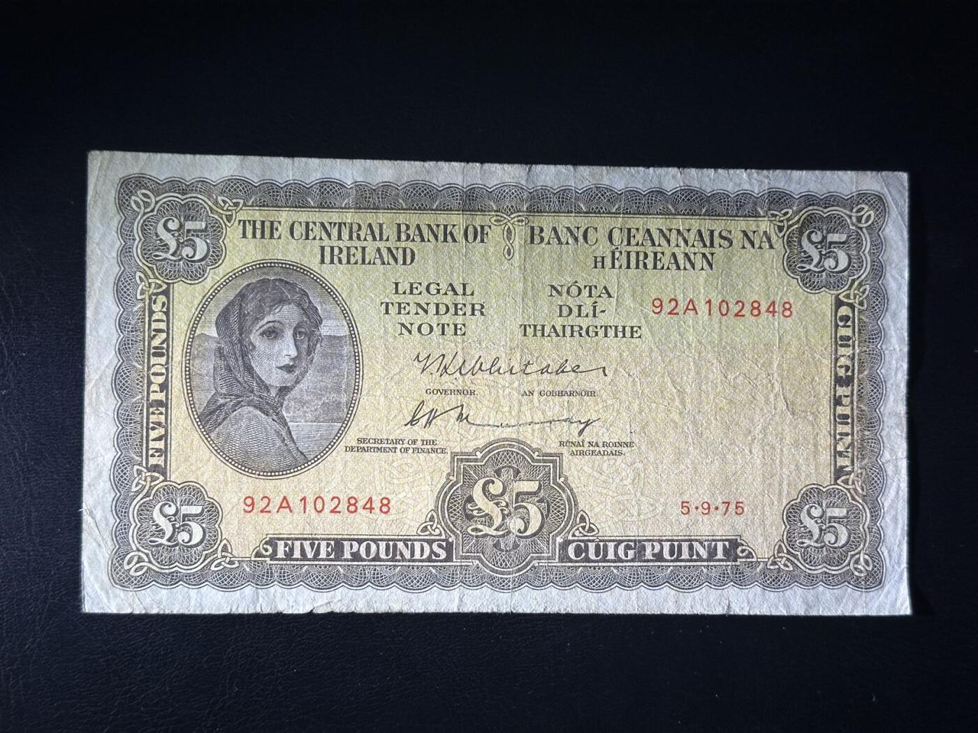 丙午马年开年第三场（大更新） 爱尔兰中央银行 1975年版5镑 拉弗雷夫人，流通品相如图，热门品种！同品相价格600！