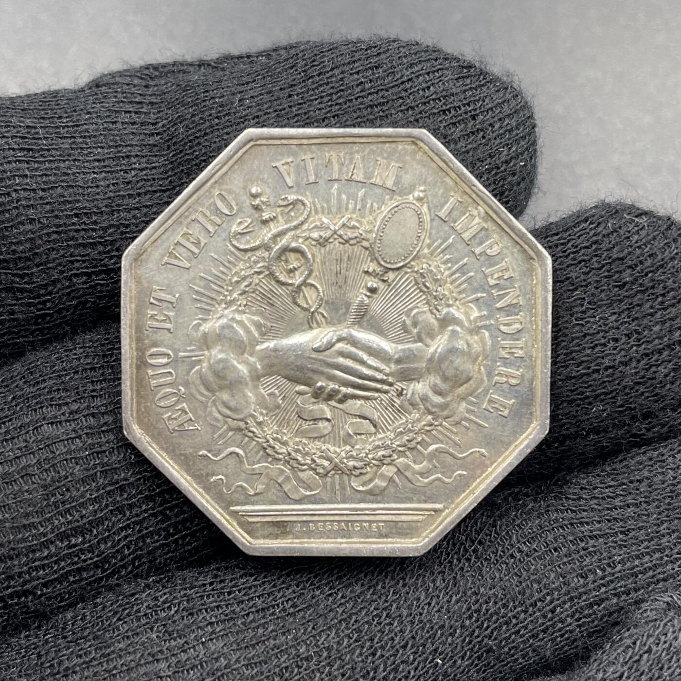 「木头集藏」章牌专场-第69场 J. BESSAIGNET～法国瓦兹省博韦公证人银章，直径：32 mm，13.8 g，边铭：丰饶角 ARGENT，拉丁语译为：以公正与真诚，奉献一生，品相不错