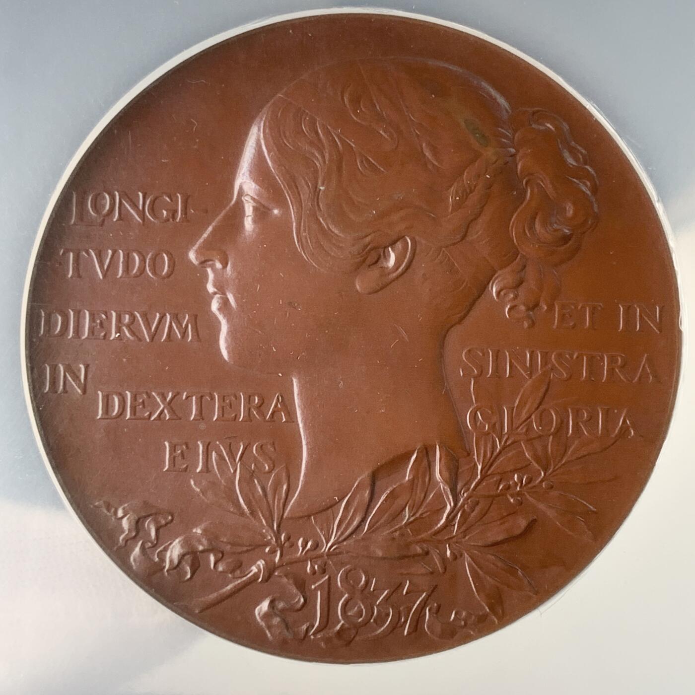 掌中浮雕-藏着的欧洲第053场 NGC MS64 : 1897年英国女王登基60周年纪念铜章, 55mm