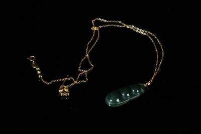 上海都达杂项专场四十四【全场包邮】  - 天然和田玉青玉精雕《福豆》挂件 附鉴定证书91-122