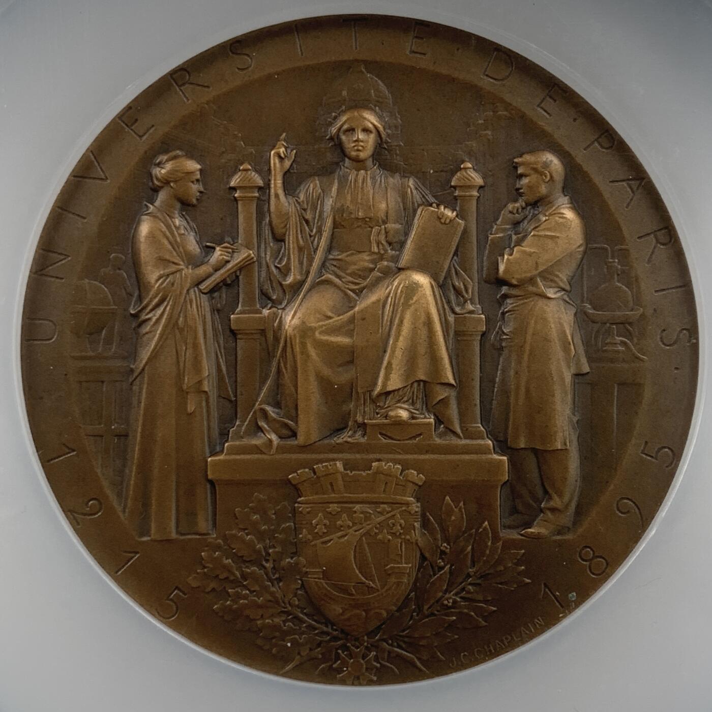 掌中浮雕-藏着的欧洲第053场 NGC MS63 : 1895年法国巴黎大学纪念铜章，65.4mm，沙普兰作品