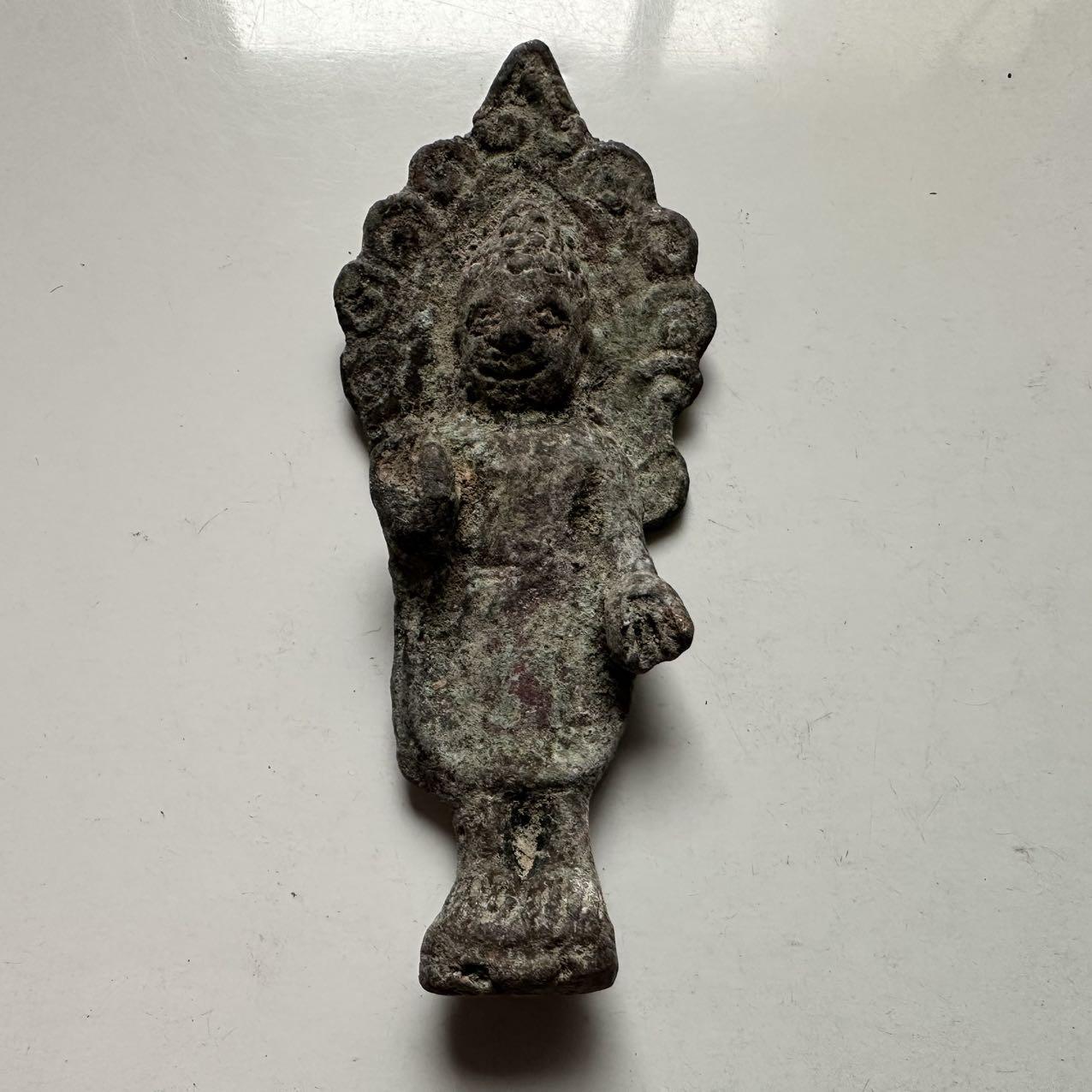 🌹外币初藏🌹🐯2026年第24场  每周二四六晚8️⃣点 接代拍 东南亚青铜立佛小造像 火焰纹背光 高约7.4cm 重约41.5g 绿锈包浆