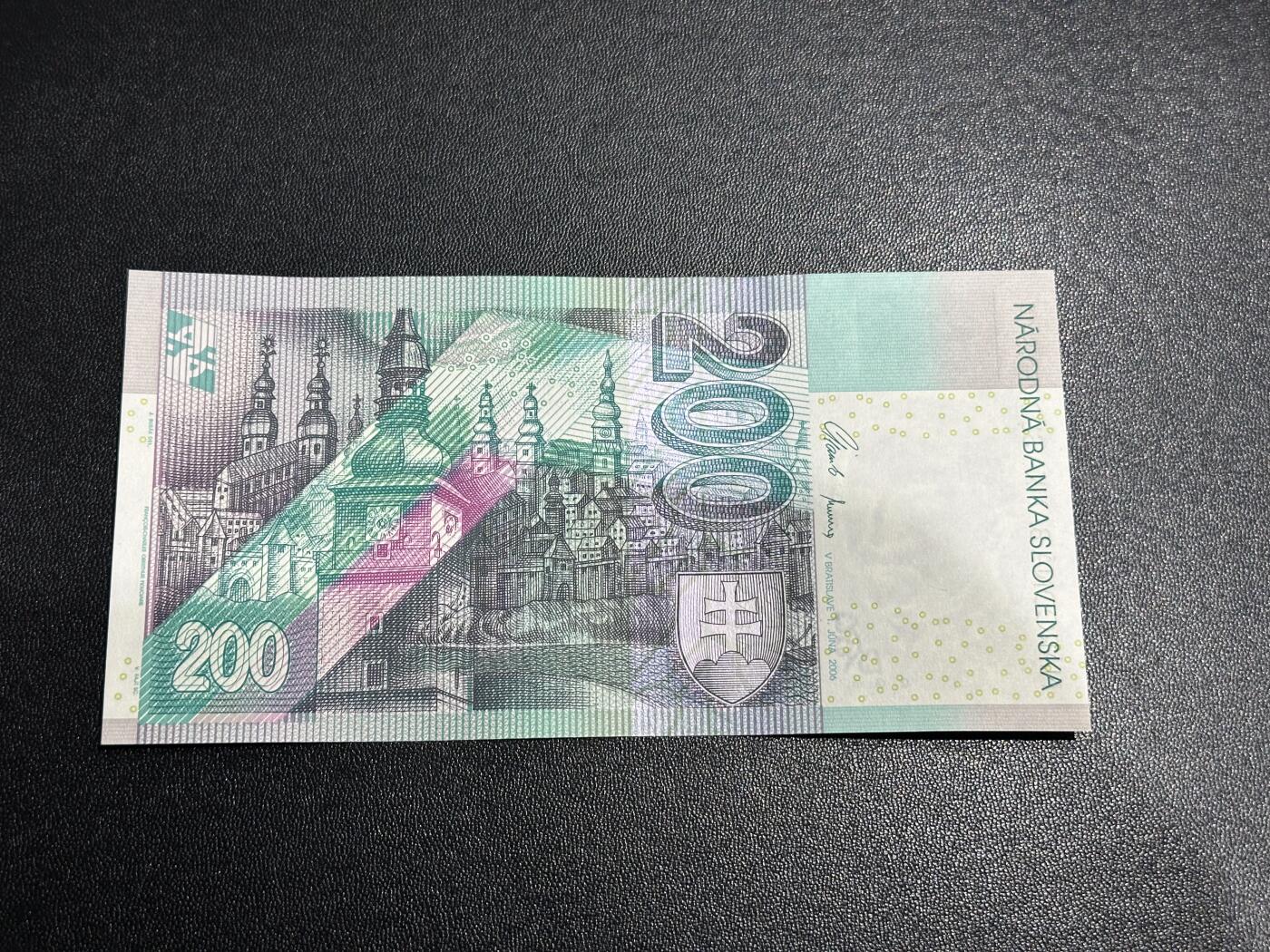 《外钞收藏家》第六百一十四期（精选场）（长期征集拍品、欢迎藏友们联系合作） 2006年斯洛伐克200克朗 全新UNC