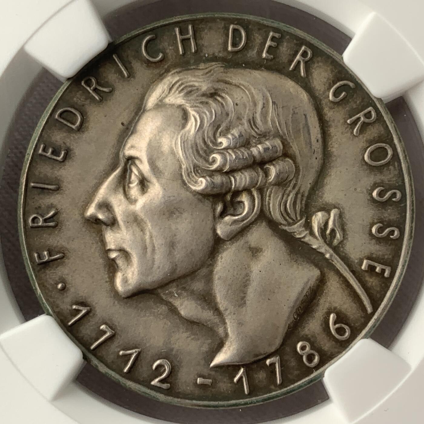 掌中浮雕-藏着的欧洲第053场 NGC MS62 ：1936年德国民族社会主义工人党纪念腓特烈二世大帝逝世150周年银章 ，36mm，卡尔哥茨作品