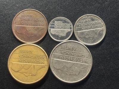 邮泉阁限时拍卖第四十二场（硬币在国外。请付邮费6元。） - 荷兰贝娅特丽克丝女王5枚