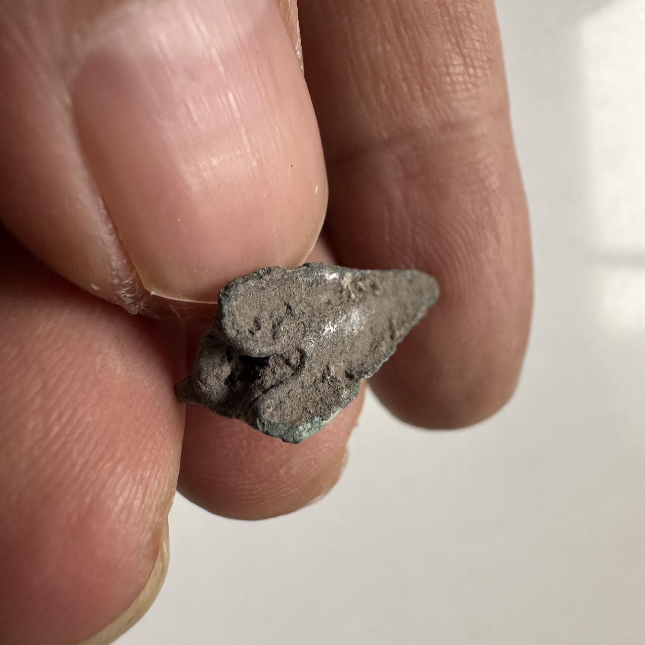 🌹外币初藏🌹🐯2026年第24场  每周二四六晚8️⃣点 接代拍 中国战国时期青铜三棱箭镞 长约2.2cm 重约2g 生坑绿锈