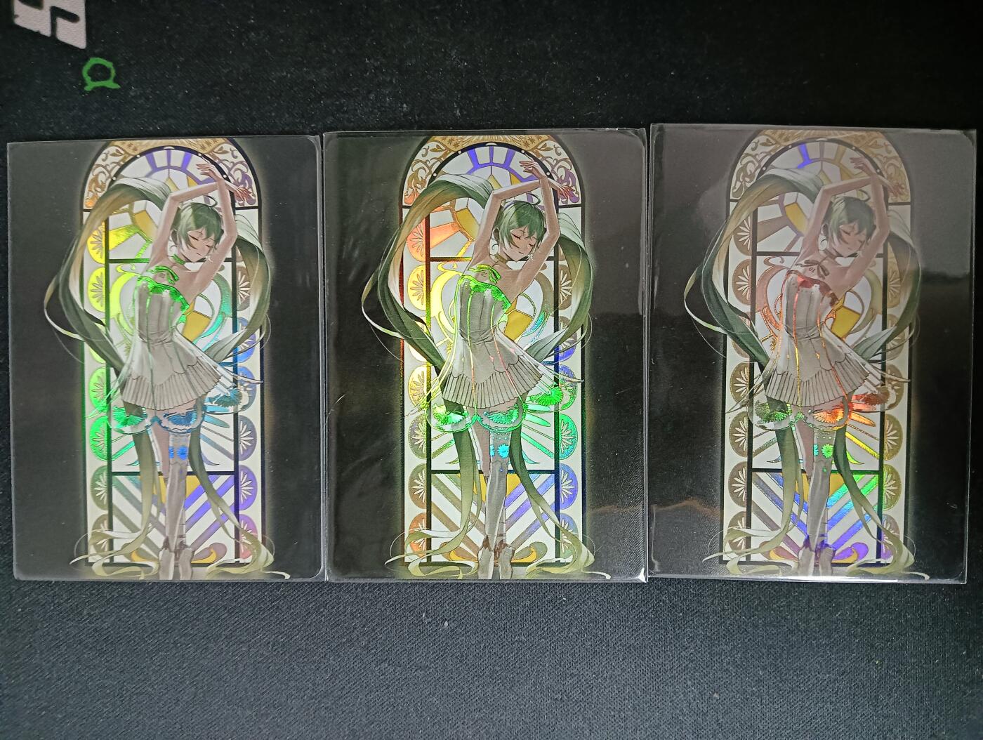 花开卡拍第61期（3月7号周六截拍，品控勿拍!!!拍品不寄存，运费5元（新疆需补运费差价或顺丰到付），自制卡难免瑕疵，可能存在轻微撞角爆边等出厂瑕疵，品控介意勿拍！） 殿兔卡牌 满赠初音未来折光彩闪三宫