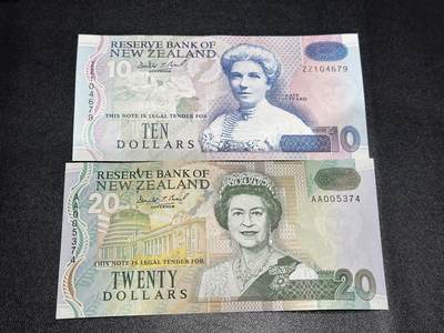 《外钞收藏家》第六百一十四期（精选场）（长期征集拍品、欢迎藏友们联系合作） - 新西兰纸币版10元 补号+AA冠20元 2张一起 全新UNC