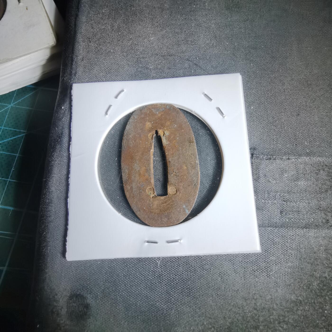 沼泽如烟--第1011场 日本武士刀的装具，叫做切羽（せっぱ / Seppa），也叫“锷座”或“刀镡垫片”。