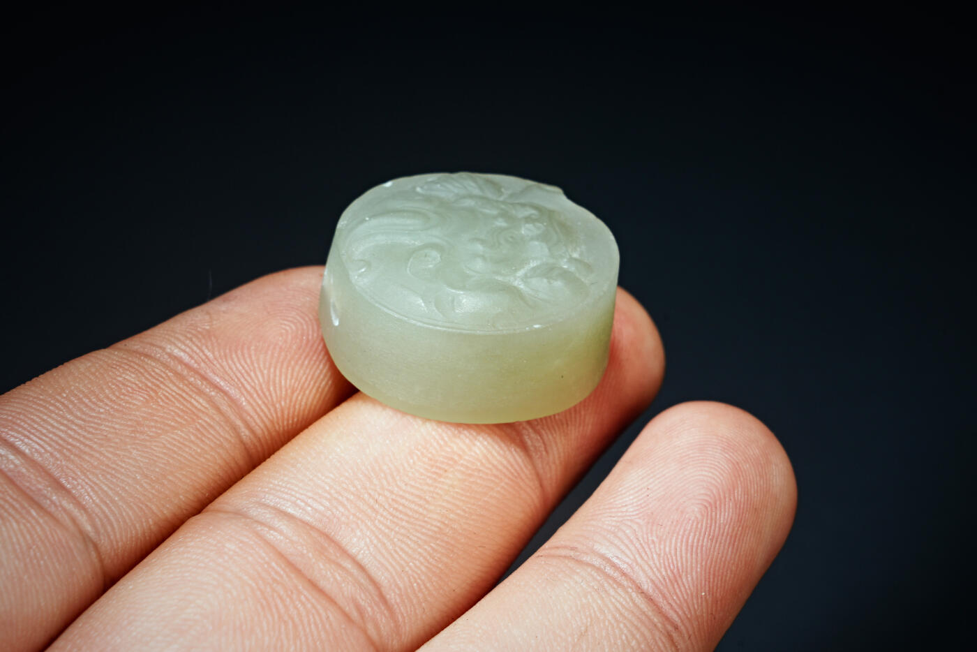 上海都达杂项专场四十四【全场包邮】  天然和田玉精雕《持莲观音》挂件91-112