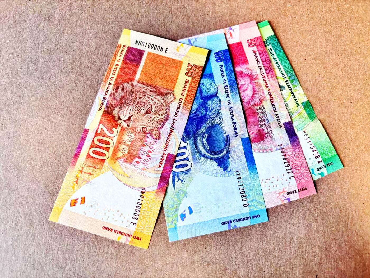 (800期大拍拍品火热征集中🔥）【Blue Auction】世界纸币精拍第790期——18级TOP拍卖/信誉/品质/专业/高效💫  【一组4张 含倒置号】南非10-200兰特 全新UNC