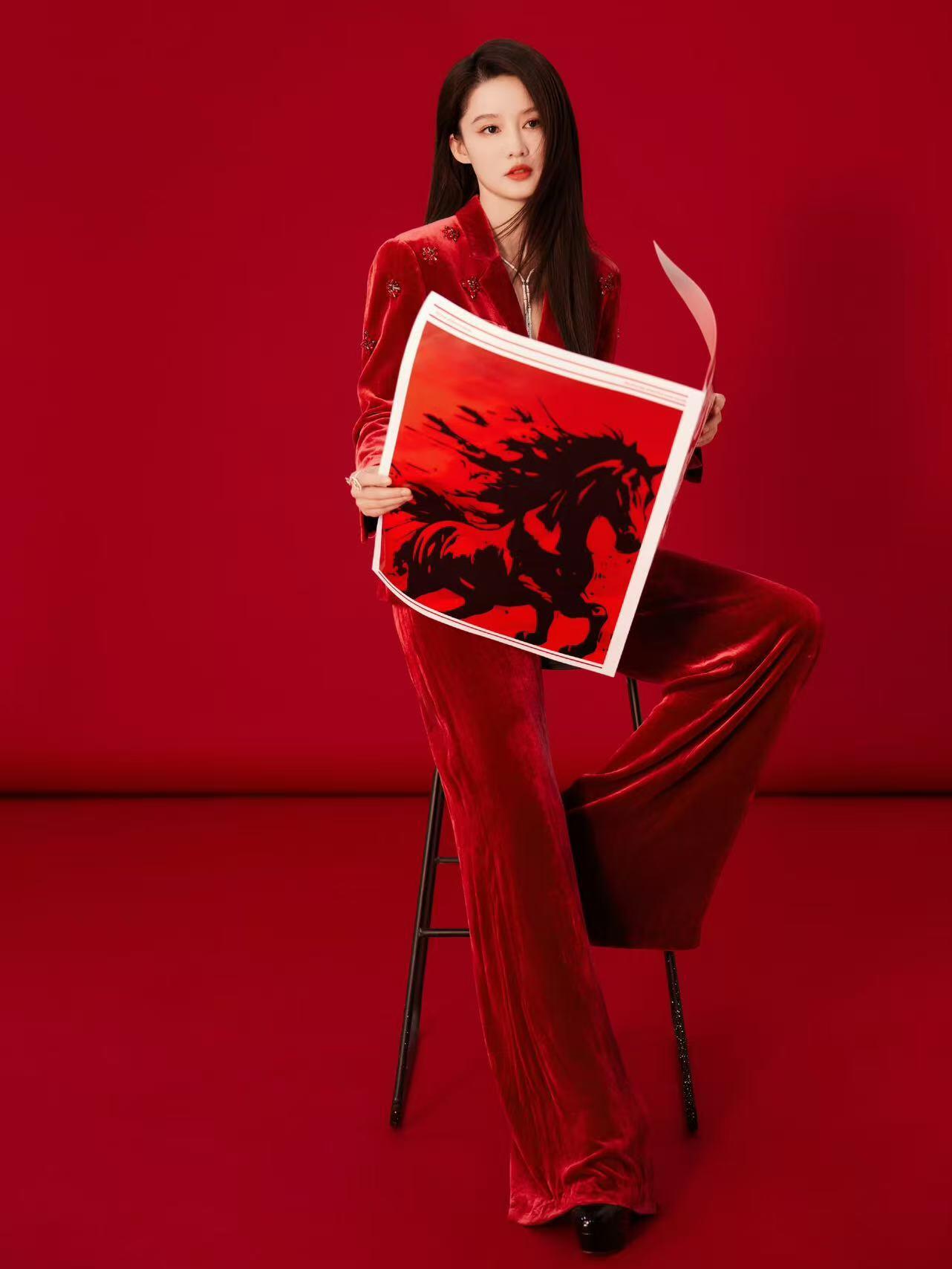 零元拍： 桂落秋窗，词韵千年！你们要的李沁终于来了……2026马年春晚《贺花神》八月桂花花神饰演者李沁亲签春帖！