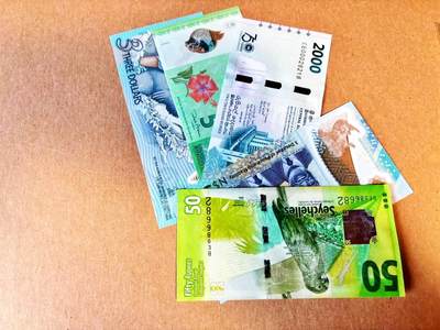 (800期大拍拍品火热征集中🔥）【Blue Auction】世界纸币精拍第790期——18级TOP拍卖/信誉/品质/专业/高效💫  - 【一组5张 含AA冠及无47】多国纸币一组 全新UNC