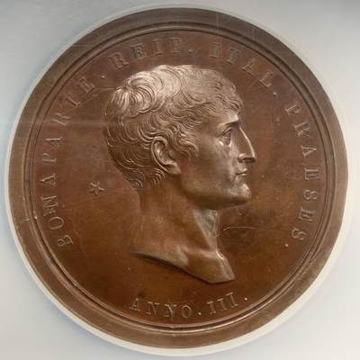 掌中浮雕-藏着的欧洲第053场 - NGC MS62 : 1800年意大利刺杀拿破仑事件铜章, 60mm ,Manfredini雕刻，正面为时任法兰西共和国第一执政的拿破仑，此款头像不多见