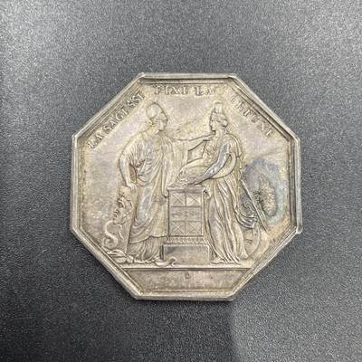 「木头集藏」章牌专场-第69场 - 法兰西银行八角银章，直径：36 mm，23.7 g，边铭：油灯  （1832-1841年），早期版本，保存很不错！