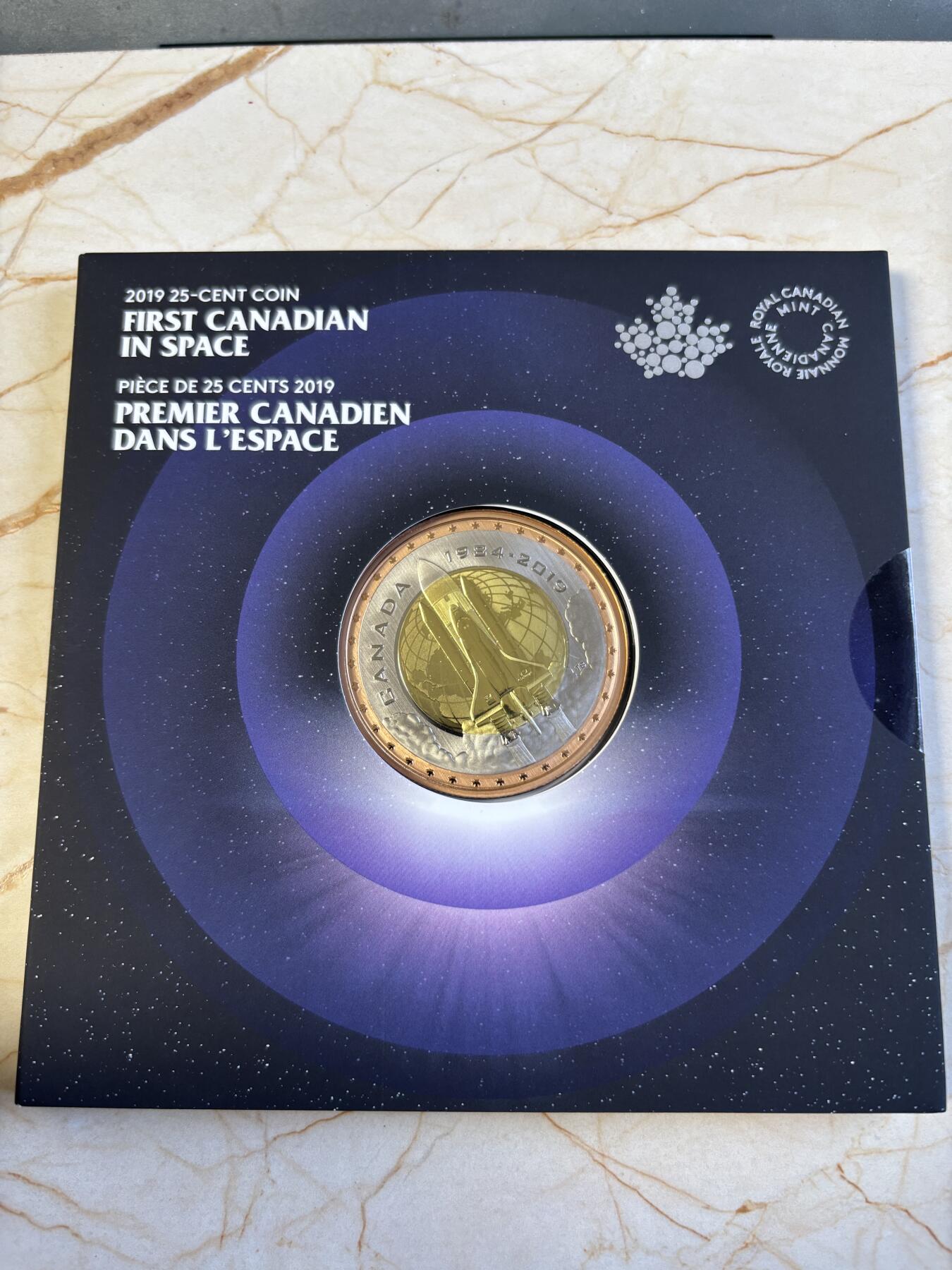 第192期拍卖 卡装加拿大2019年首位加拿大太空人三色纪念铜币