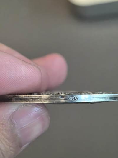 欧洲银章、铜章，大优惠起拍价都是银价计算 起拍价格小于银价，巴黎医学院博士论文银章（Esculapius） 这是一枚为纪念法国著名心脏外科医生 Marceau Servelle（1912-2002） 纯银纪念章50克。