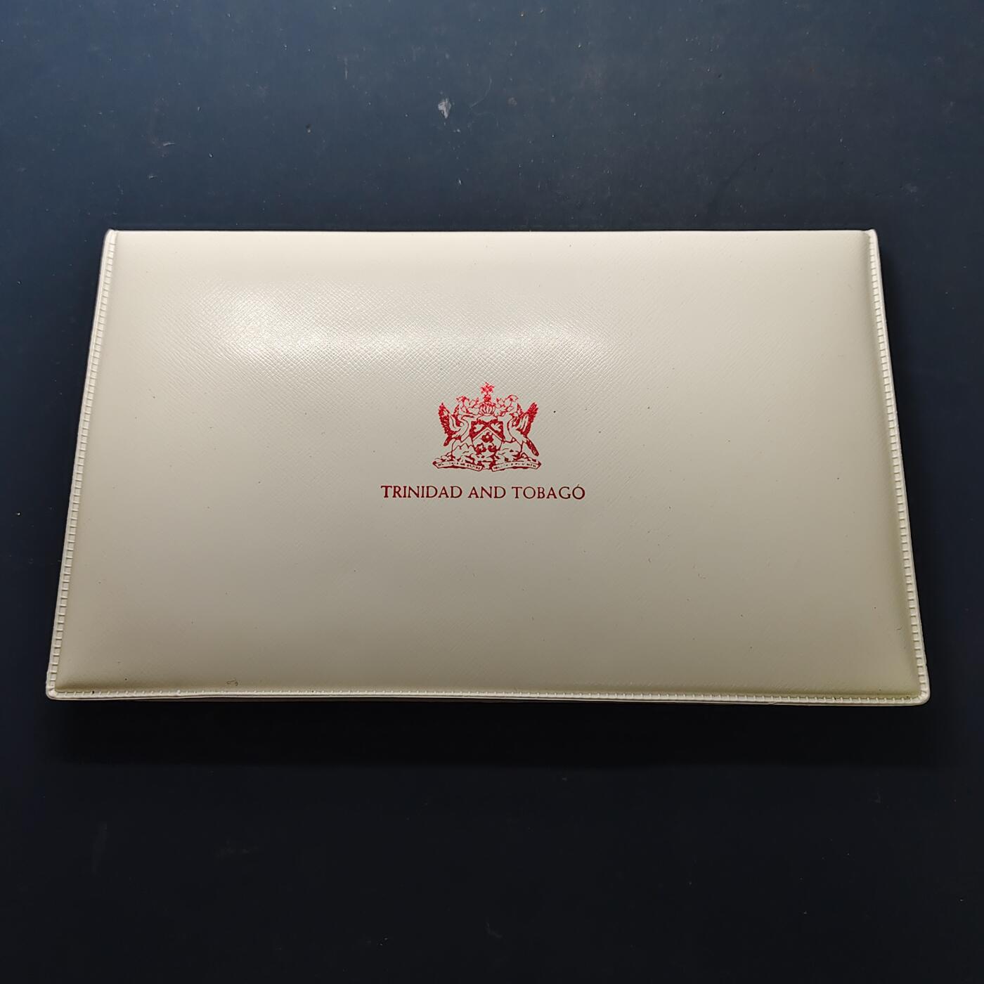 【全场包邮】纯粹捡漏拍509场 【稀少】特立尼达和多巴哥1980年官方封装套币-盒证全-量796