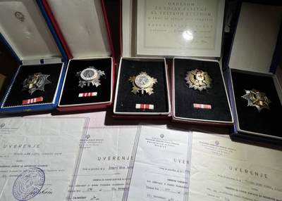 大猫徽章拍卖 第289期 -  南斯拉夫 人民军勋章 军事功勋勋章一组 原证书 大证书是一级军事功勋的 同一人获得