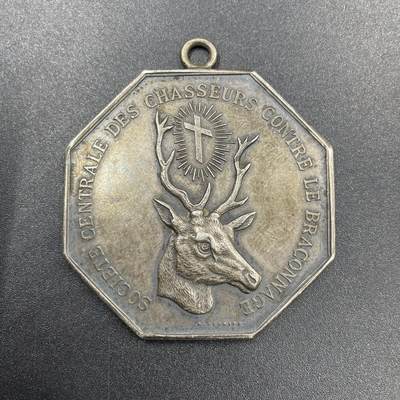 「木头集藏」章牌专场-第69场 - 1897年法国卢瓦雷省反偷猎协会银章，直径：46 mm，40.5 g，边铭：丰饶角 ARGENT，1897年授予卢瓦雷省宪兵队 Cupillard下士。