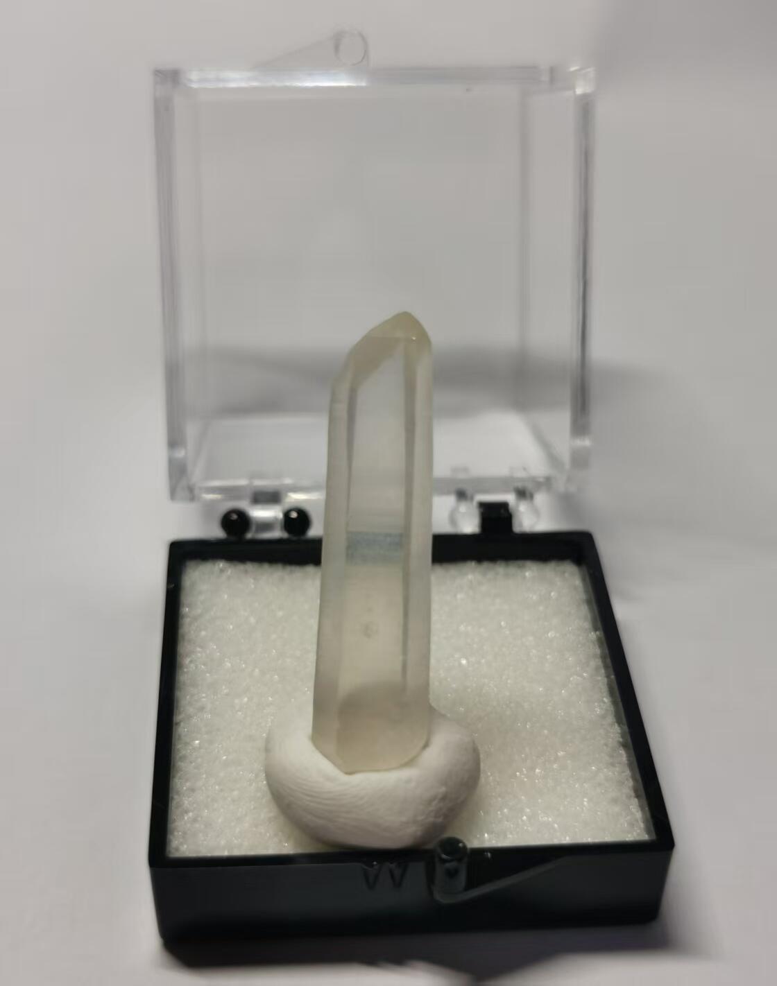 七河·世界世界币章杂件小拍（总第40期） 藏家出品 X752（2）巴基斯坦带蓝针效应黄水晶原石矿标（盒子矿） 本件拍品由合作藏家邮寄