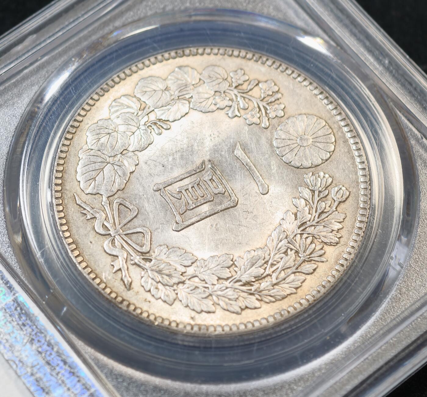 甄臻铺-世界币章拍卖（第53期），甄品场拍品征集中，送拍享返佣金等优惠多多 PCGS-MS62 日本大正三年（1914年）一圆龙洋银币 绸缎光非常好看 原黄油彩包浆，难得好品！