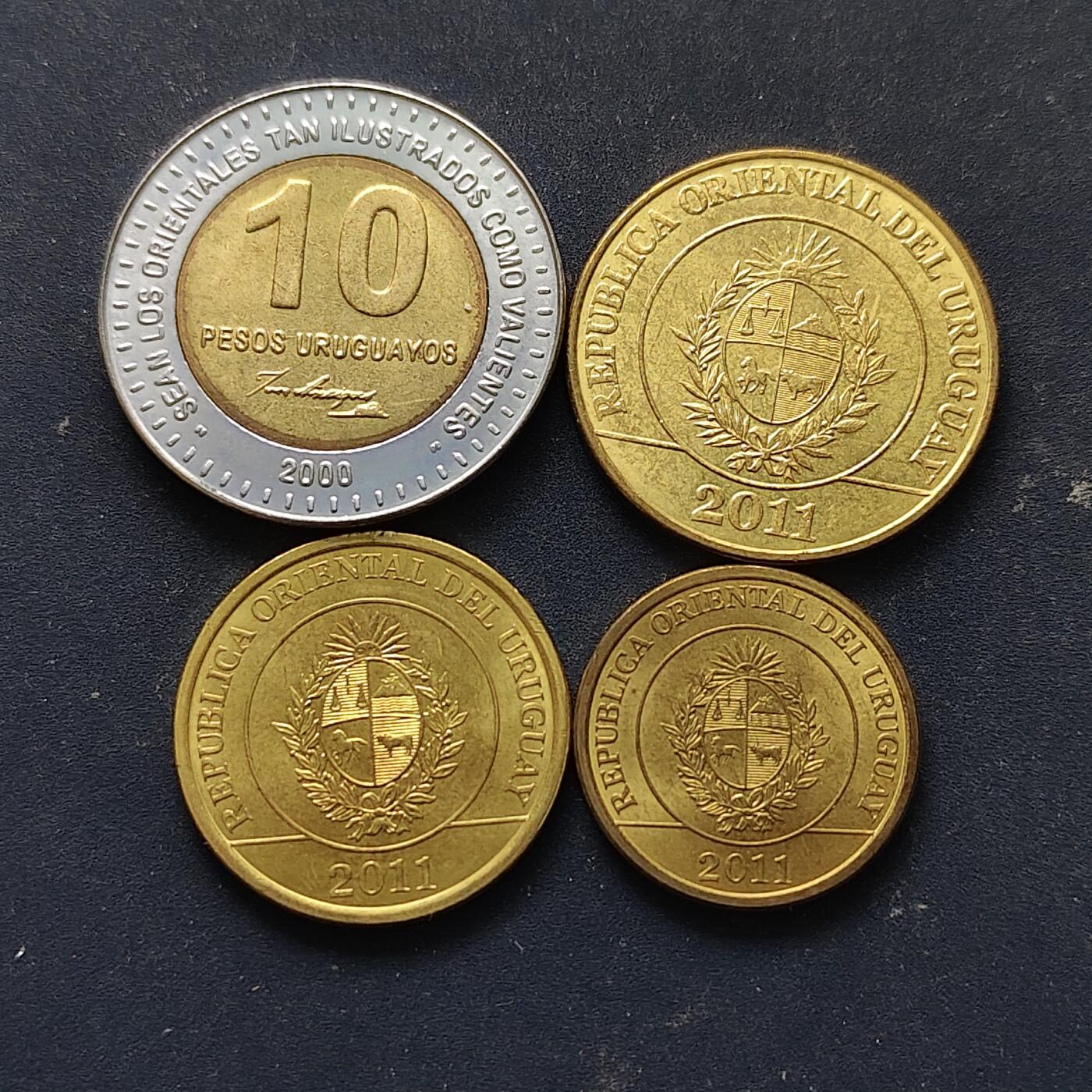 【全场包邮】纯粹捡漏拍508场 乌拉圭2000-2011年4枚套币-含2000年阿蒂加斯逝世150周年双色纪念币