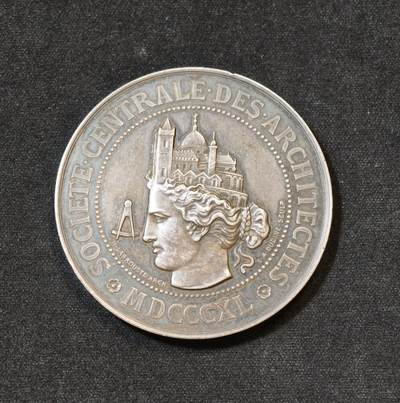 甄臻铺-世界币章拍卖（第53期），甄品场拍品征集中，送拍享返佣金等优惠多多 - 1886年法国巴黎石雕协会银章，直径45.8毫米，重50.3克，正面是建筑浮雕，丰饶角ARGENT边铭，950银