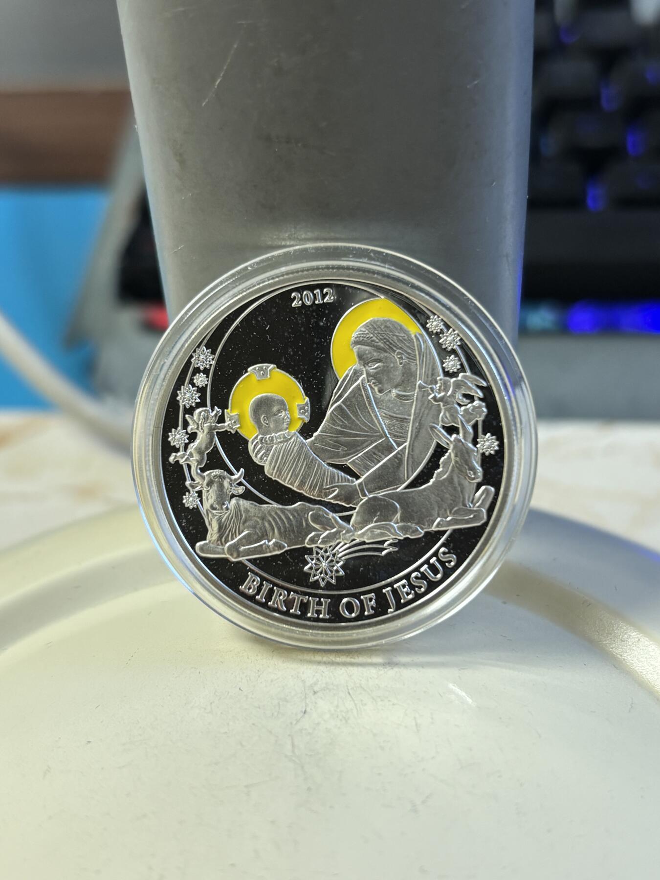 第192期拍卖 帕劳2012年故事系列诞生半盎司彩色纪念银币，925银，发行1000枚，有氧化