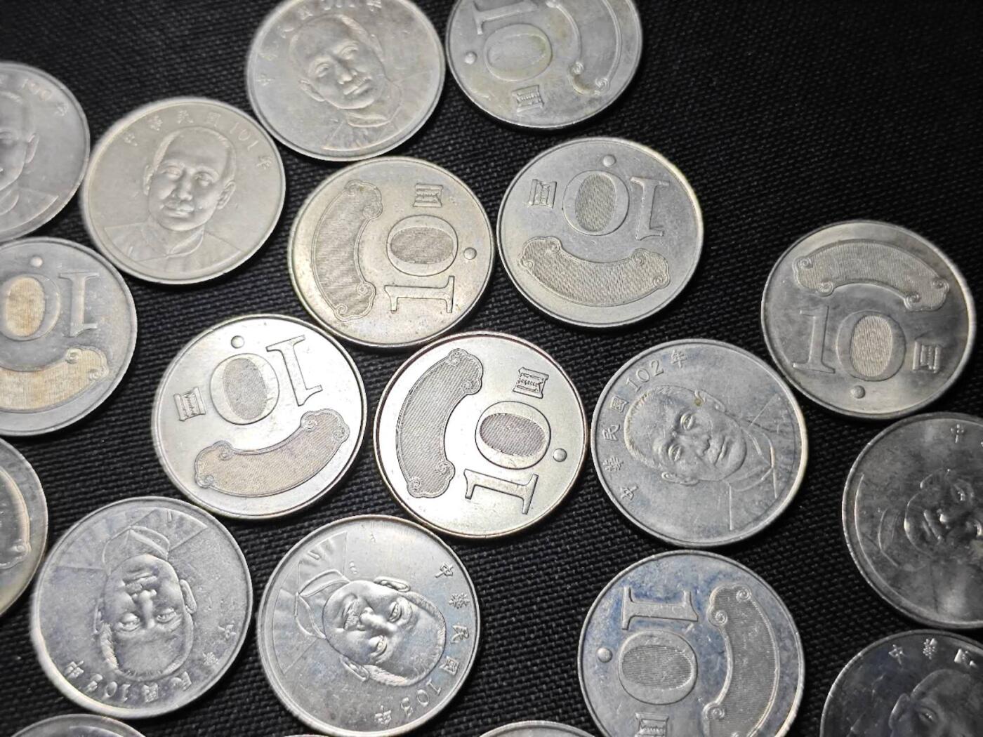 KK钱币收藏小铺   套币 批量/好品散币专场 2月预留时间 周末发货  中国台湾省10元48枚一组