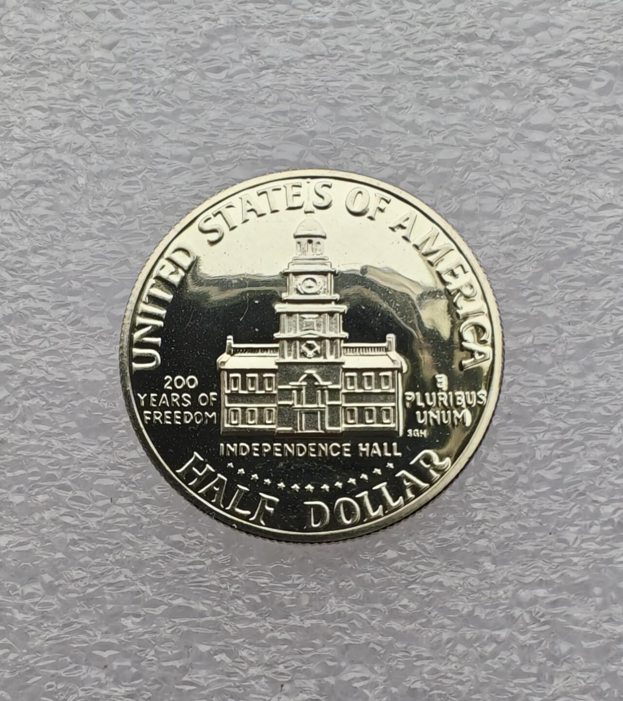 瓶子🏺第231期拍卖会 1976年精制美国建国200周年肯尼迪半美元银币 40%银