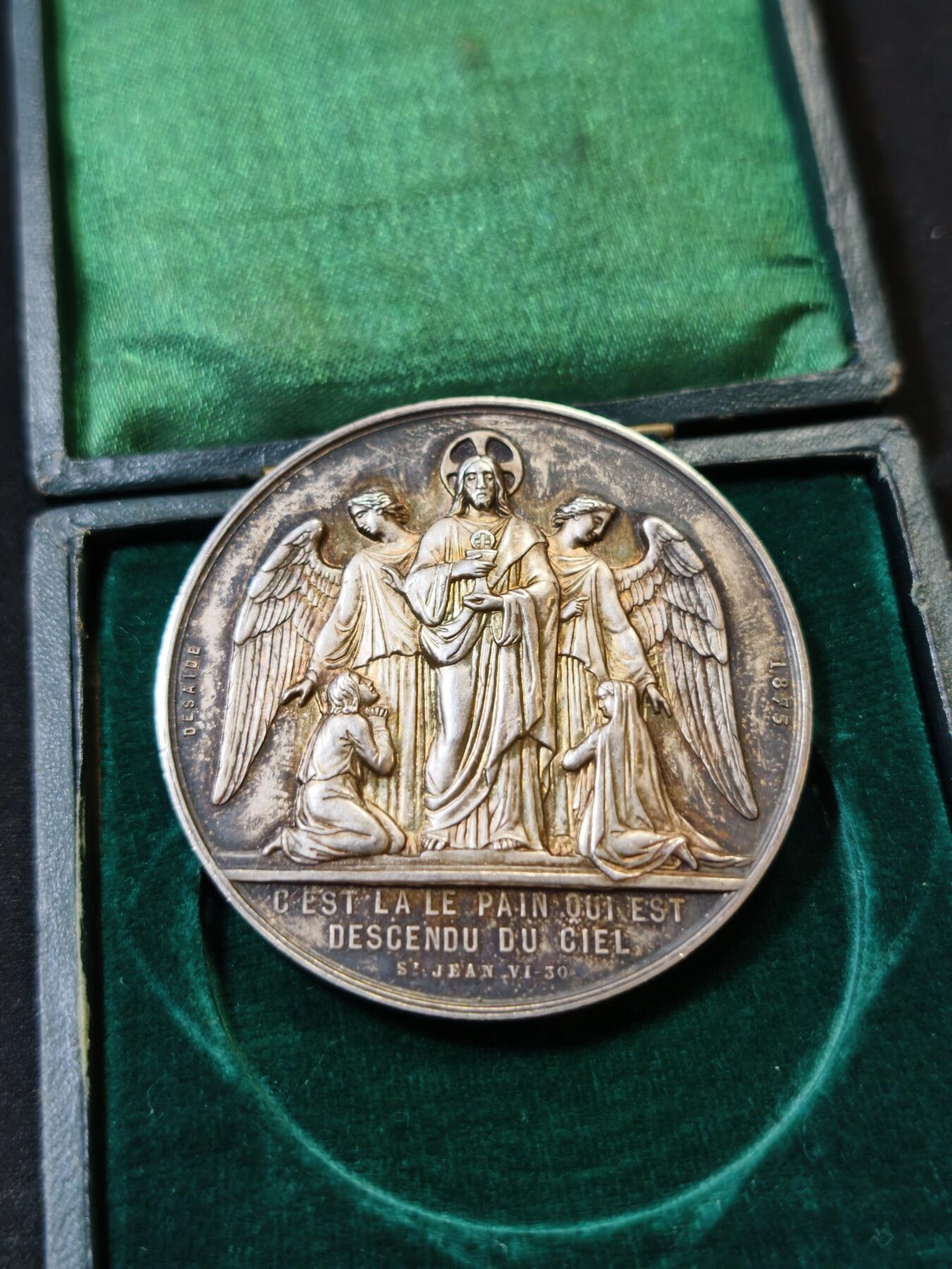 甄臻铺-世界币章拍卖（第53期），甄品场拍品征集中，送拍享返佣金等优惠多多