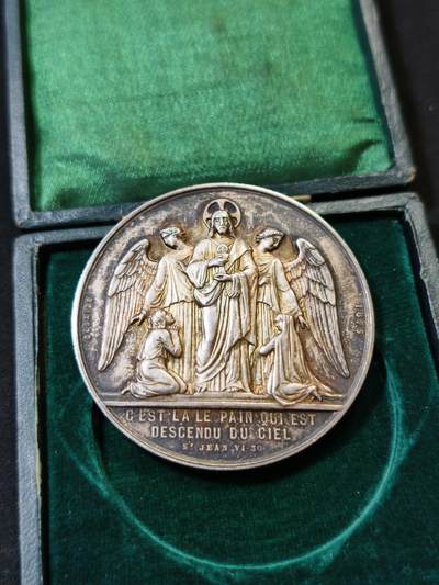 甄臻铺-世界币章拍卖（第53期），甄品场拍品征集中，送拍享返佣金等优惠多多 - 1870年法国银质纪念章，带原装盒子，直径51毫米，重61克，蜜蜂+ARGENT银标，原味老包浆，稀少品种