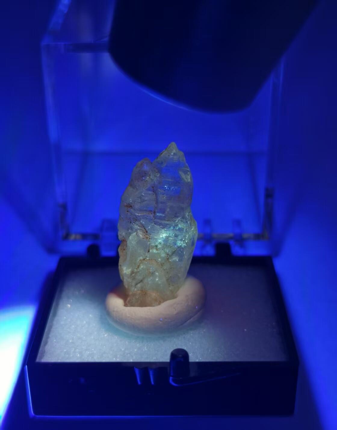 七河·世界世界币章杂件小拍（总第40期） 藏家出品 X740（1）马达加斯加红泥油胆水晶原石矿标 盒子矿 本件拍品由合作藏家邮寄