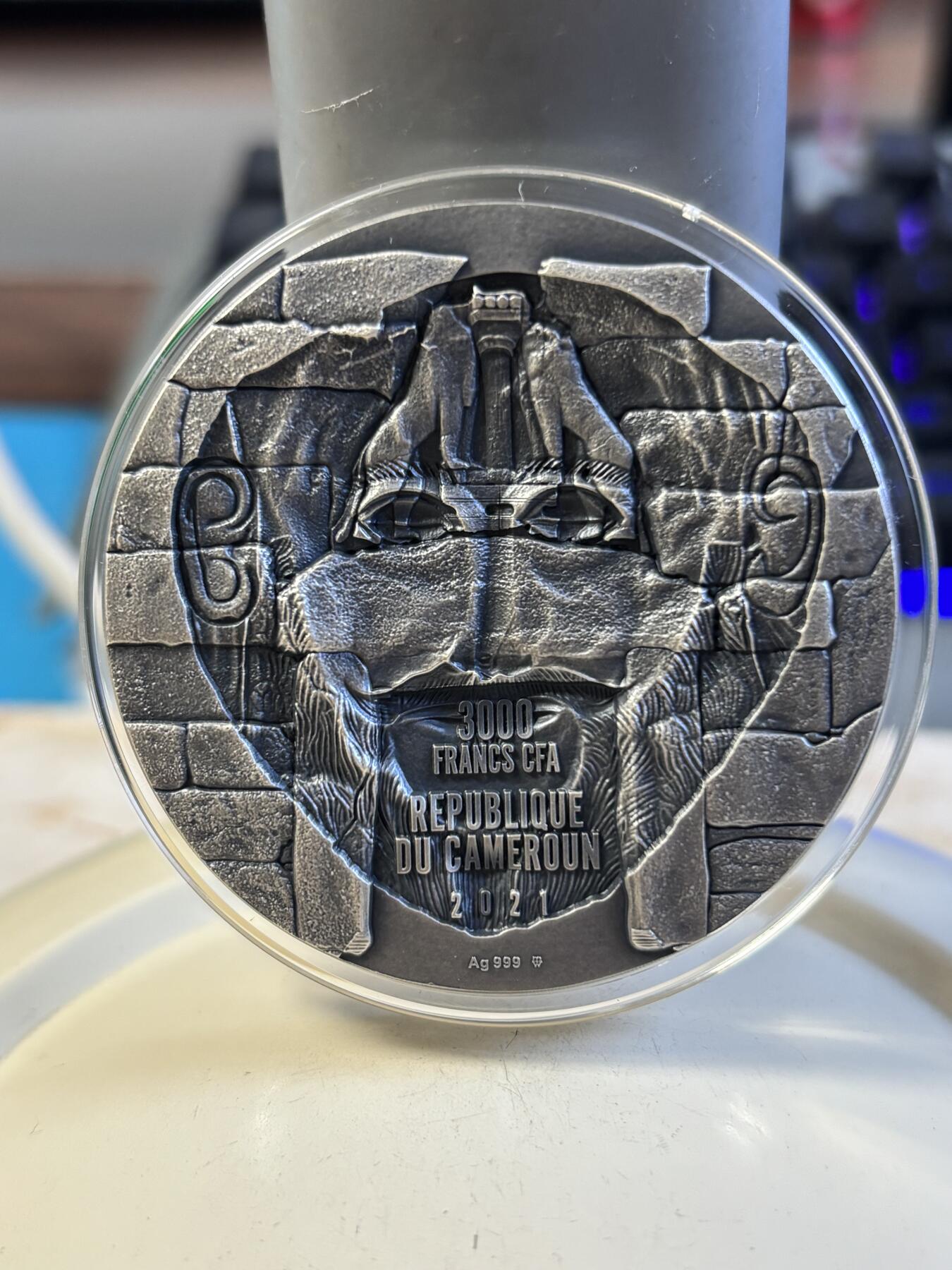 第192期拍卖 喀麦隆2021年阿伽门农黄金面具3盎司镀金纪念银币，999银镀金，发行500枚