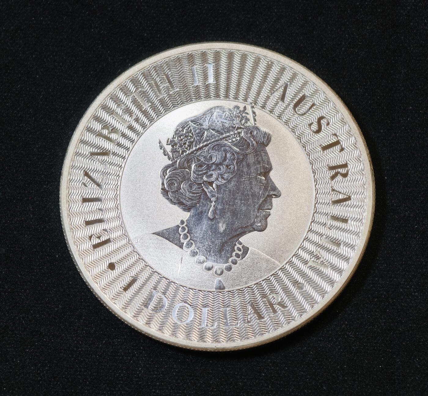 甄臻铺-世界币章拍卖（第53期），甄品场拍品征集中，送拍享返佣金等优惠多多 2019年 澳大利亚 袋鼠 普制 1澳元 1盎司投资银币 31.11g 含银量99.99%，细节见图