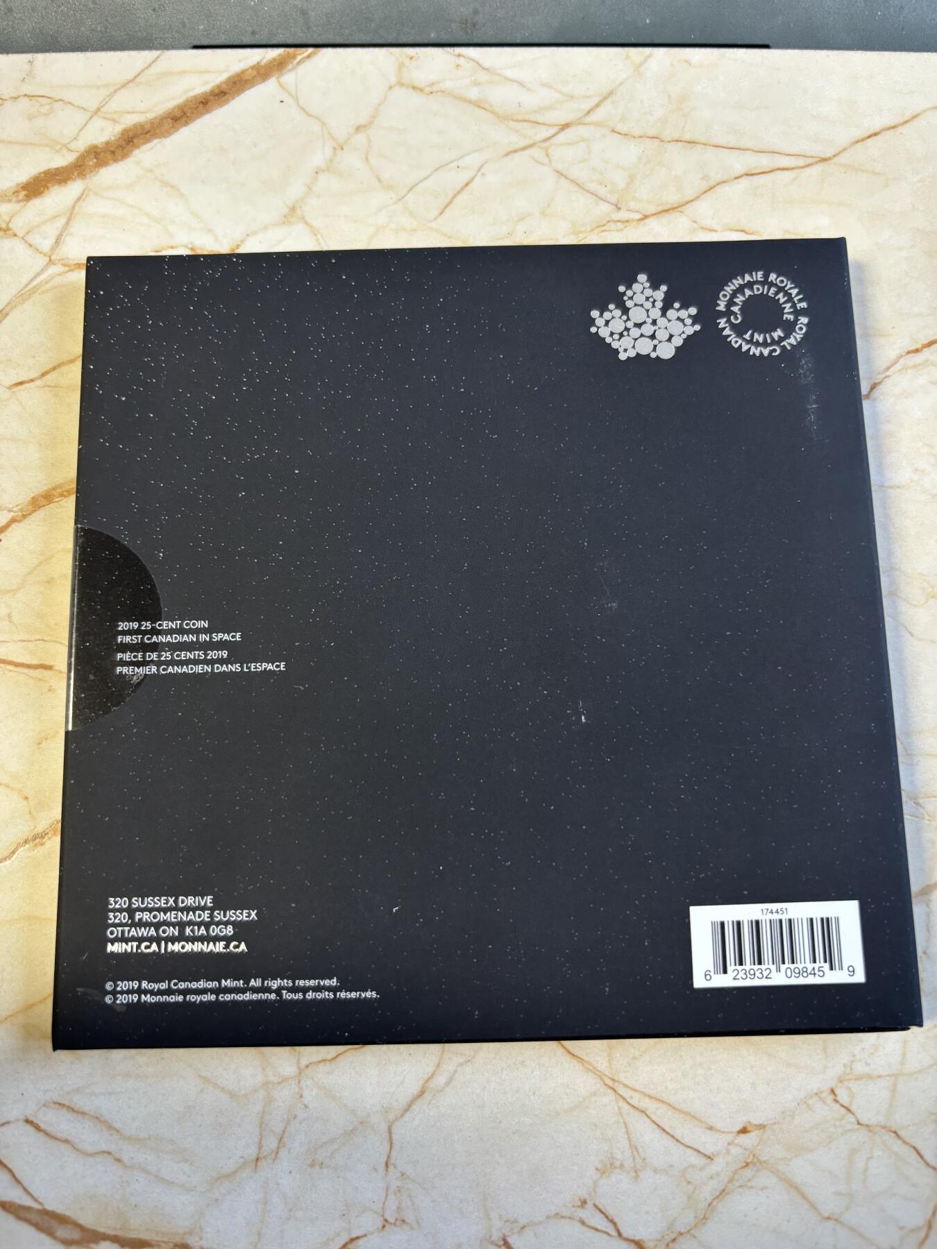 第192期拍卖 卡装加拿大2019年首位加拿大太空人三色纪念铜币