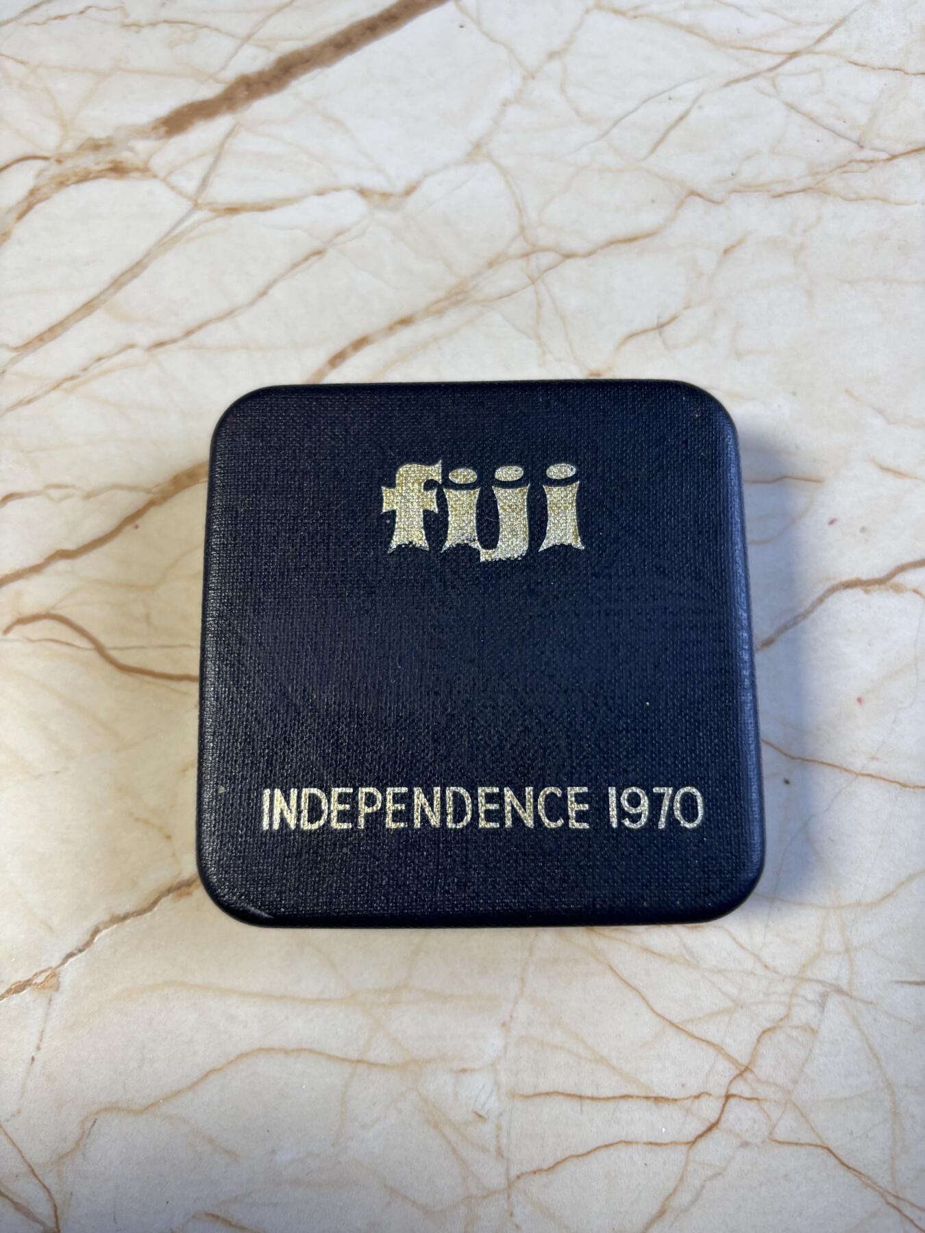 第192期拍卖 斐济1970年女王头像精制纪念币带盒