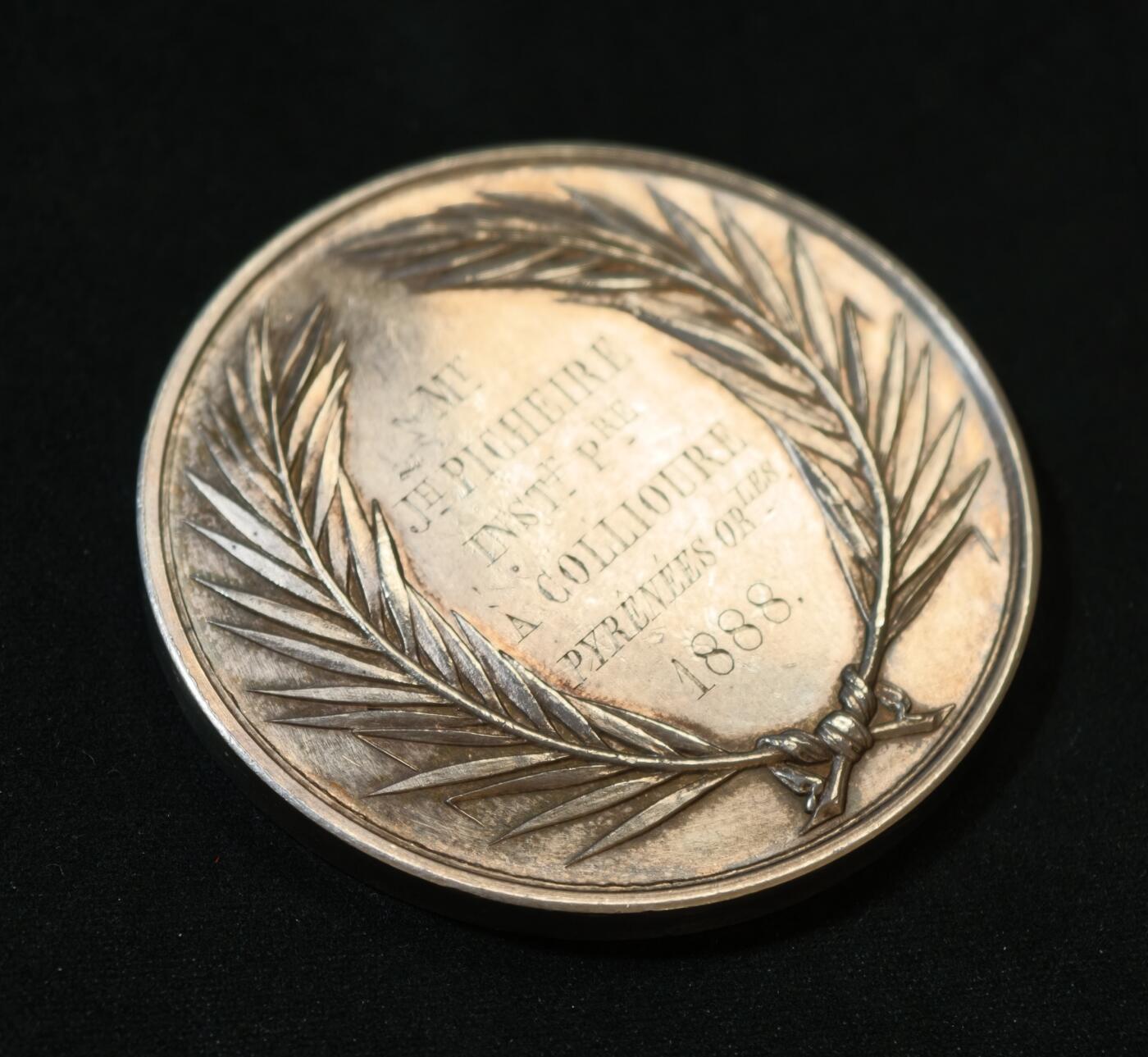 甄臻铺-世界币章拍卖（第53期），甄品场拍品征集中，送拍享返佣金等优惠多多