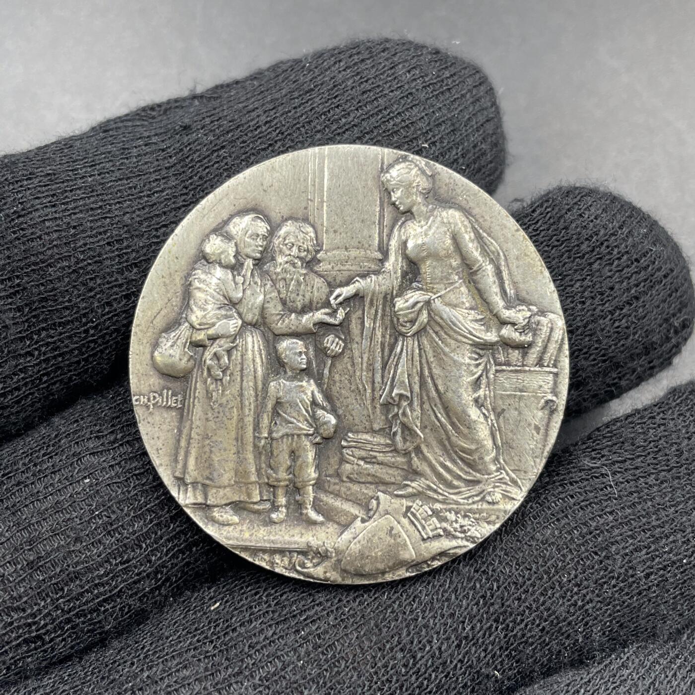 「木头集藏」章牌专场-第69场 CH. Pillet～法国警察互助孤儿院银章，直径：36.5 mm，23.8 g，边铭：菱形厂标 ARGENT 野猪头银标，法国警察系统内的互助机构，旨在为因公殉职或残疾警察的子女提供教育和生活支持，名家作品。