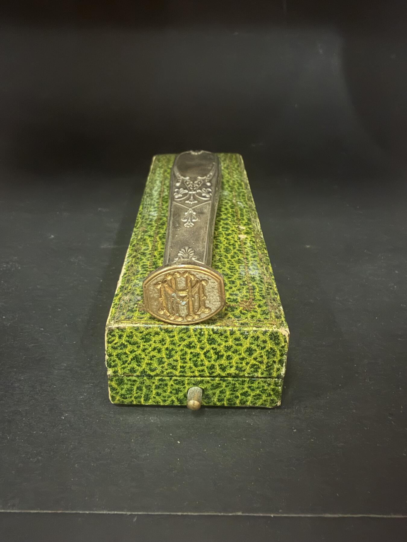 海外回流精品专场（五） 法国回流9世纪纯银火漆银章（长9.2cm，22.4g，带原盒）