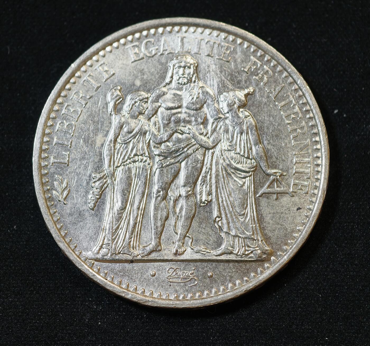 甄臻铺-世界币章拍卖（第53期），甄品场拍品征集中，送拍享返佣金等优惠多多