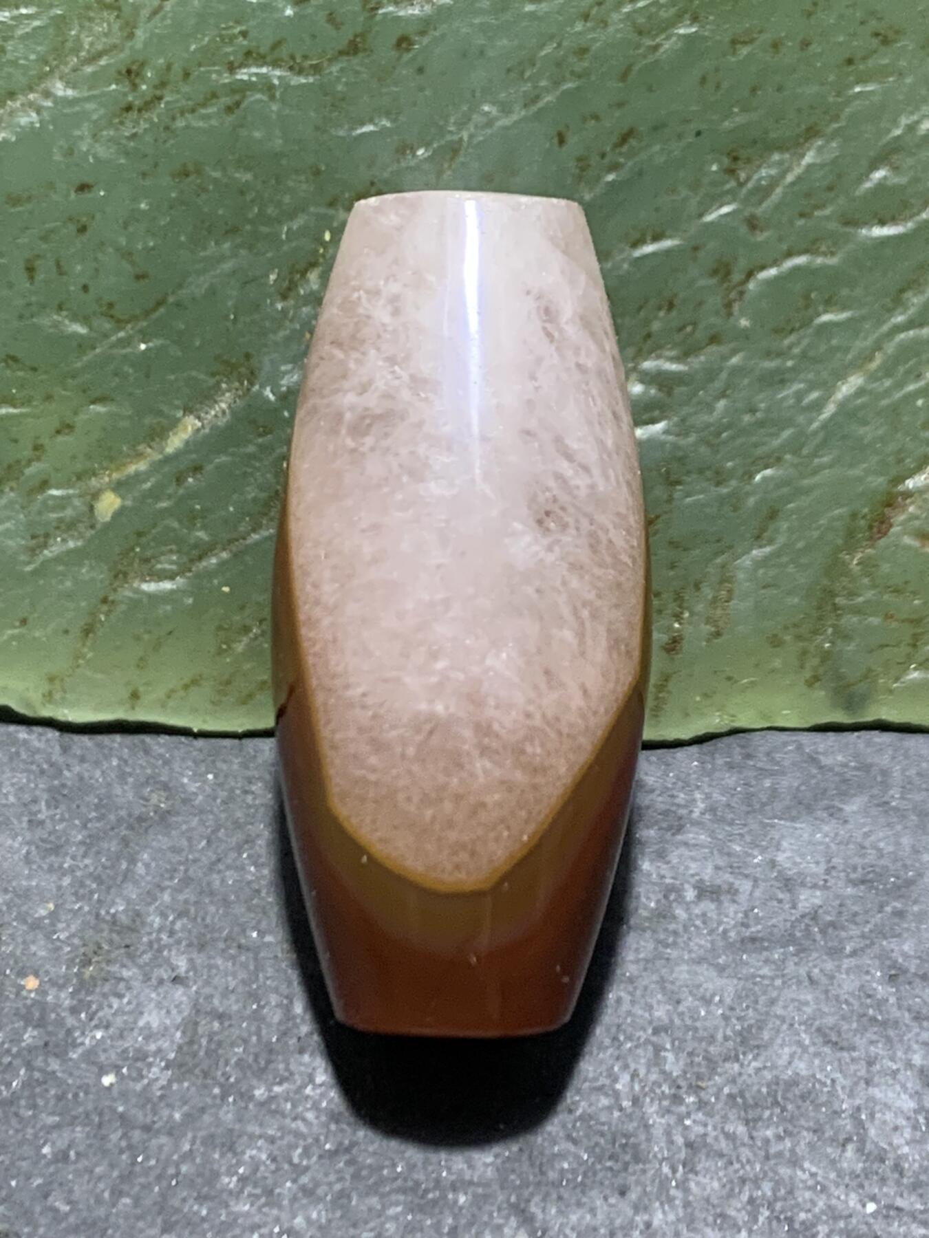 精美冰飘冻料战国红玛瑙天珠形桶珠一个，