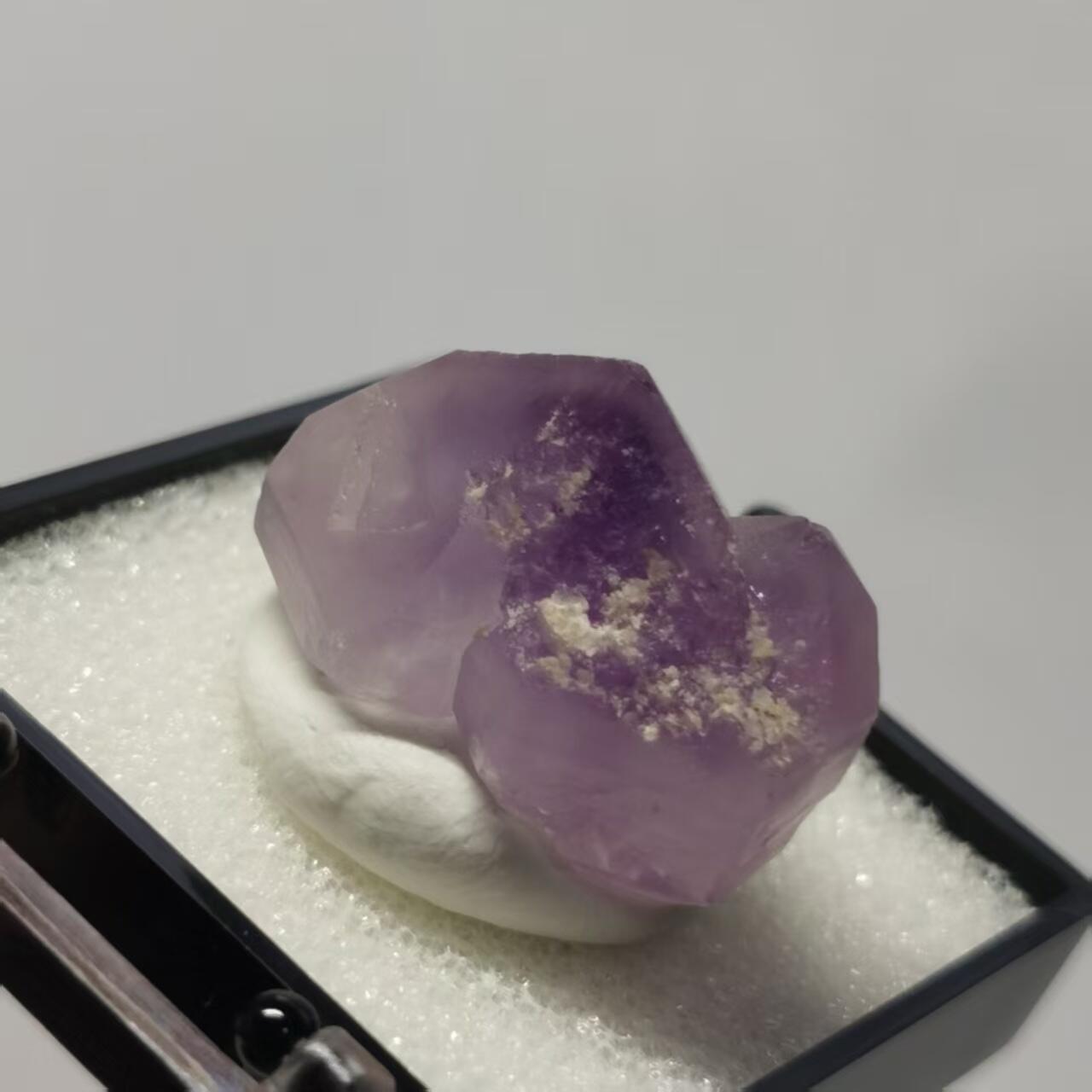 七河·世界世界币章杂件小拍（总第40期） 藏家出品 X749（1）马达加斯加紫水晶原石矿标 盒子矿 本件拍品由合作藏家邮寄