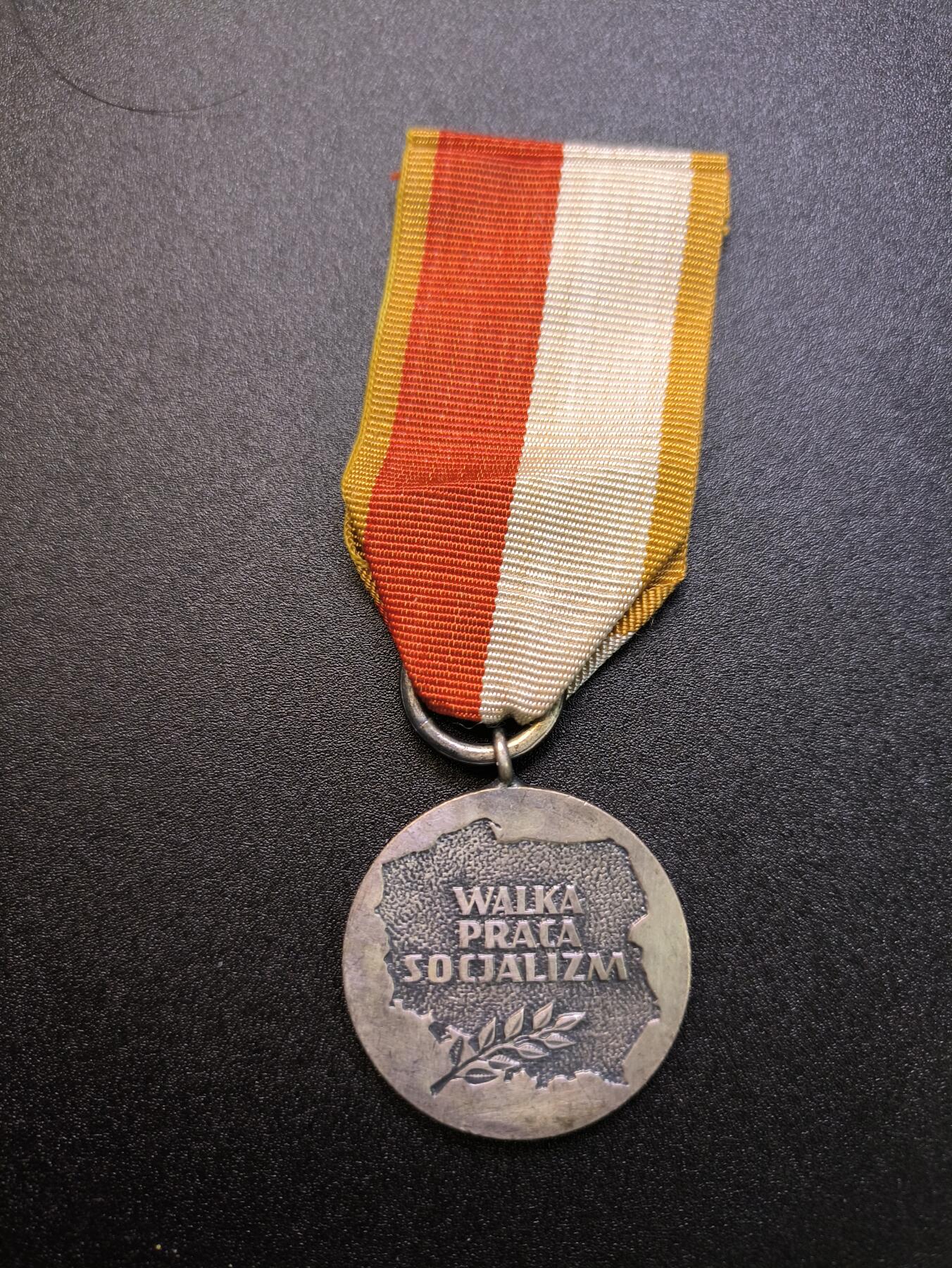 云宸嘉赏-勋臻精藏⭐️年后精品专拍场次🎖 波兰人民共和国建国四十周年奖章 美品