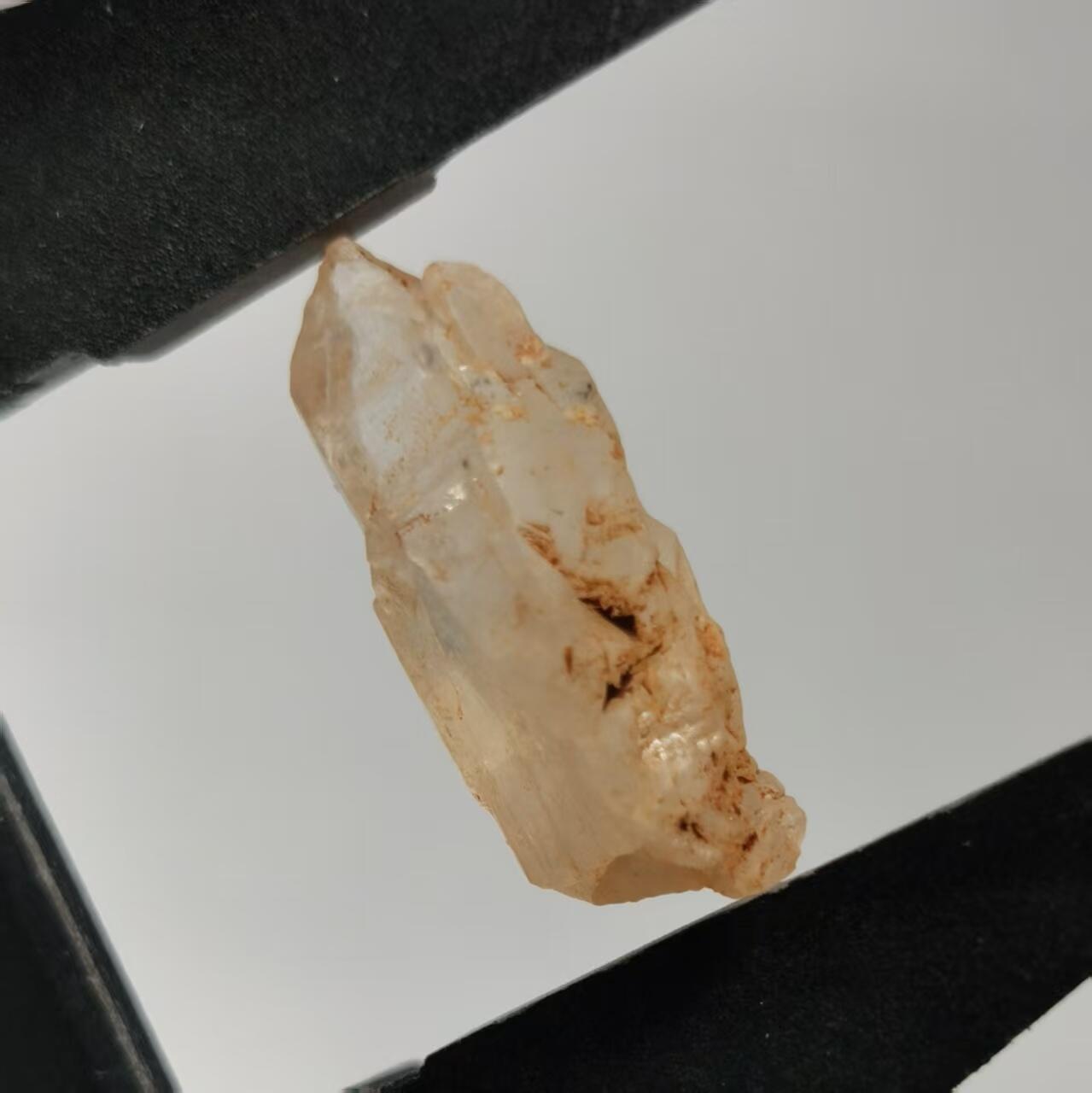 七河·世界世界币章杂件小拍（总第40期） 藏家出品 X740（1）马达加斯加红泥油胆水晶原石矿标 盒子矿 本件拍品由合作藏家邮寄