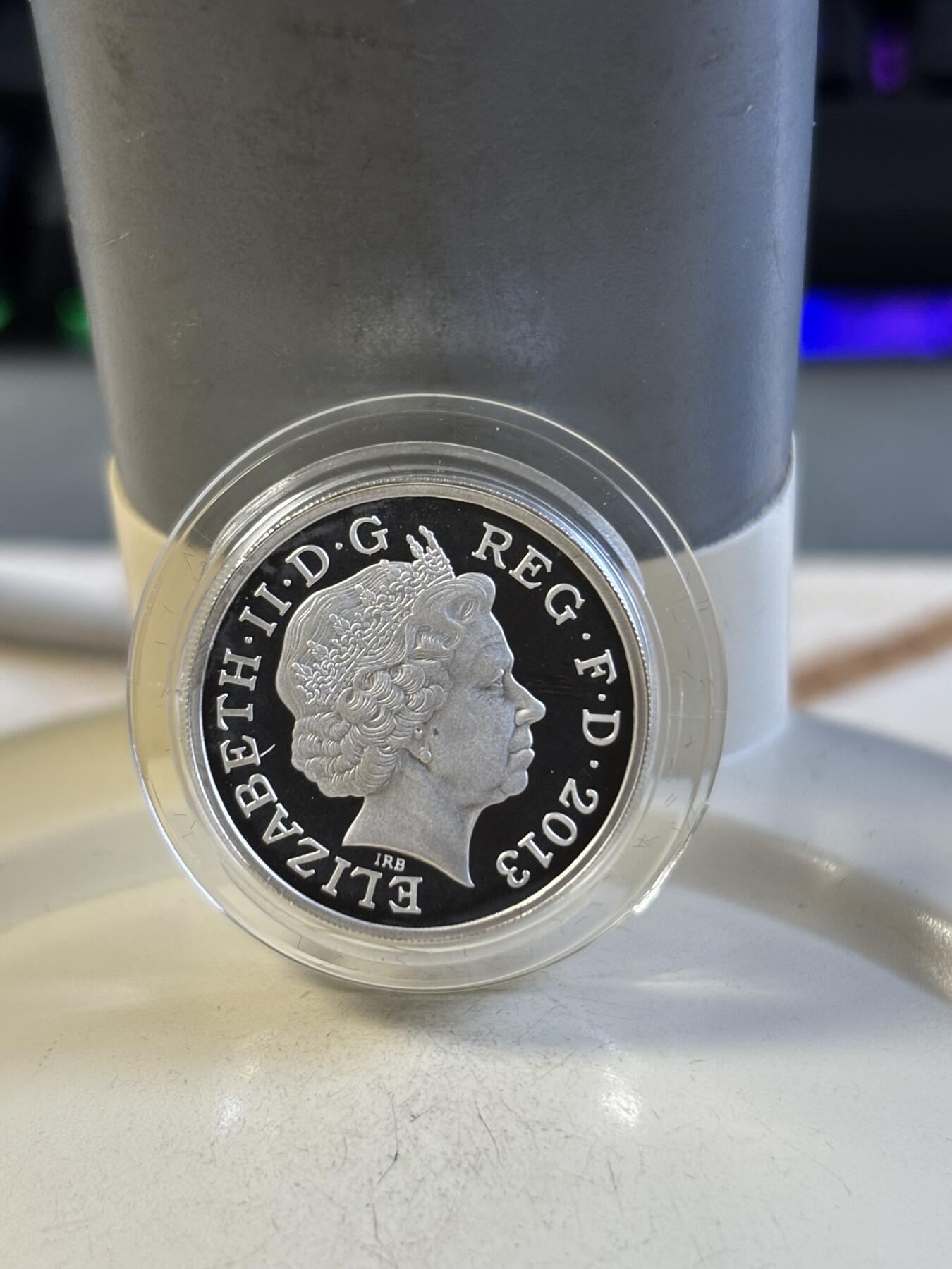 第192期拍卖 英国2013年花卉系列威尔士1镑精制加厚版纪念银币，925银，19克，发行3000枚