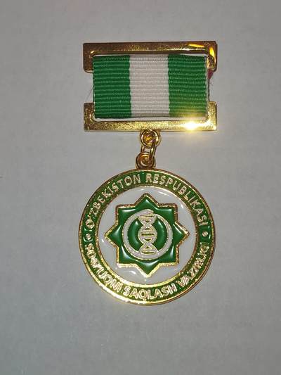 韵星假日军品类拍卖第44期 -- Rimey Holidays Militaria Auction 44 - 乌兹别克斯坦共和国卫生部二级优秀服务人员奖金奖章 实发2671号 非常稀少 设计继承苏联的奖金奖章 铜镀金 非常厚重 仅颁发给高级官员