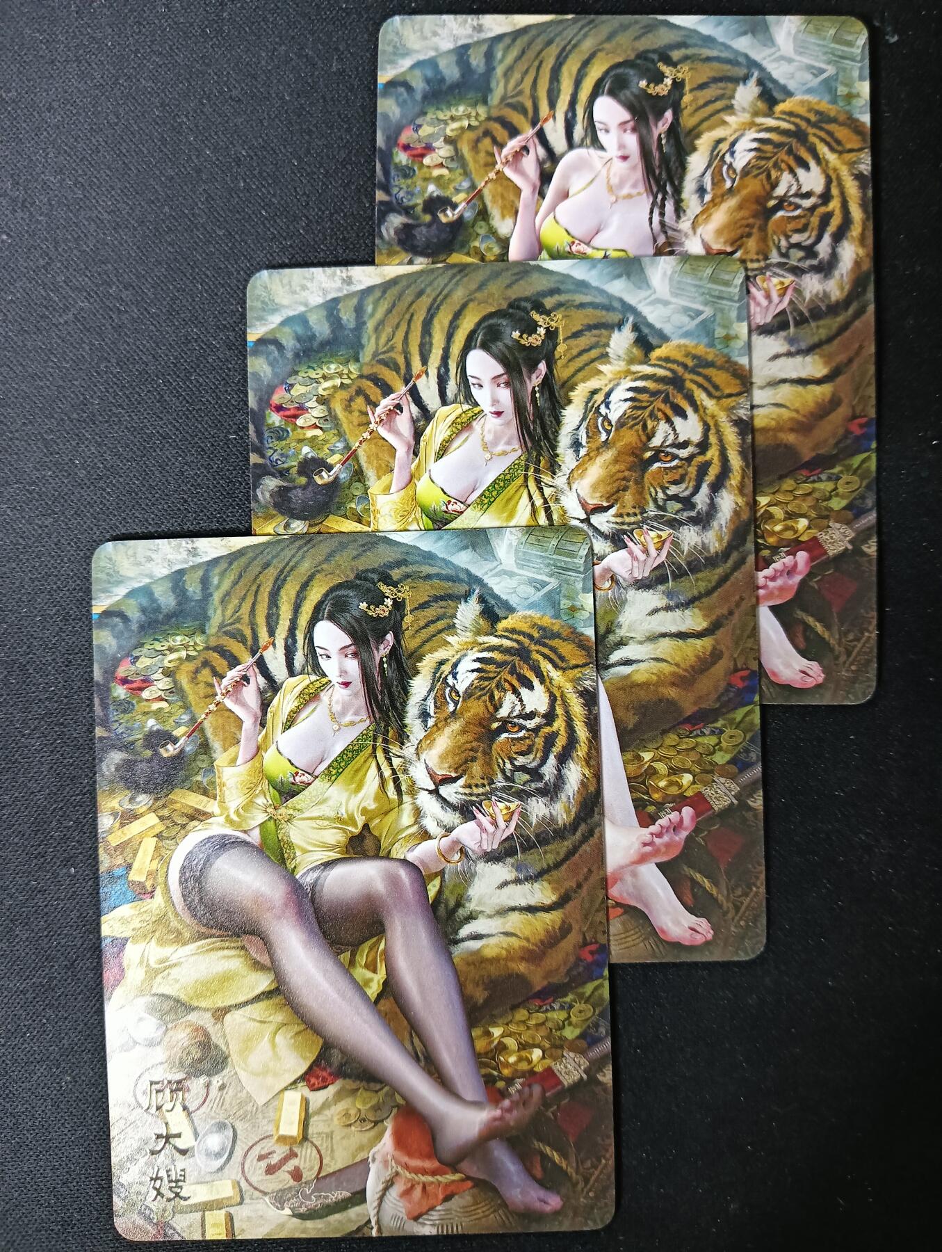 花开卡拍第61期（3月7号周六截拍，品控勿拍!!!拍品不寄存，运费5元（新疆需补运费差价或顺丰到付），自制卡难免瑕疵，可能存在轻微撞角爆边等出厂瑕疵，品控介意勿拍！） 焱卡 巴丁绝色绘卷 顾大嫂三渐变 普卡3张